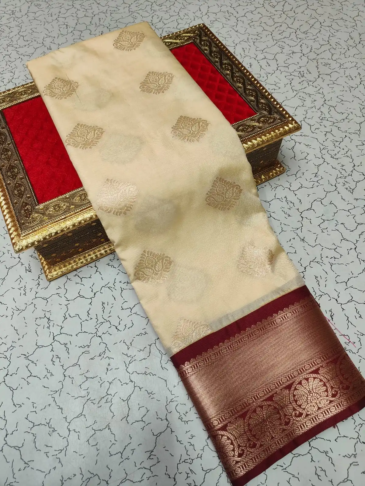 Mottu Butta Semi Kanchipuram Silk Saree